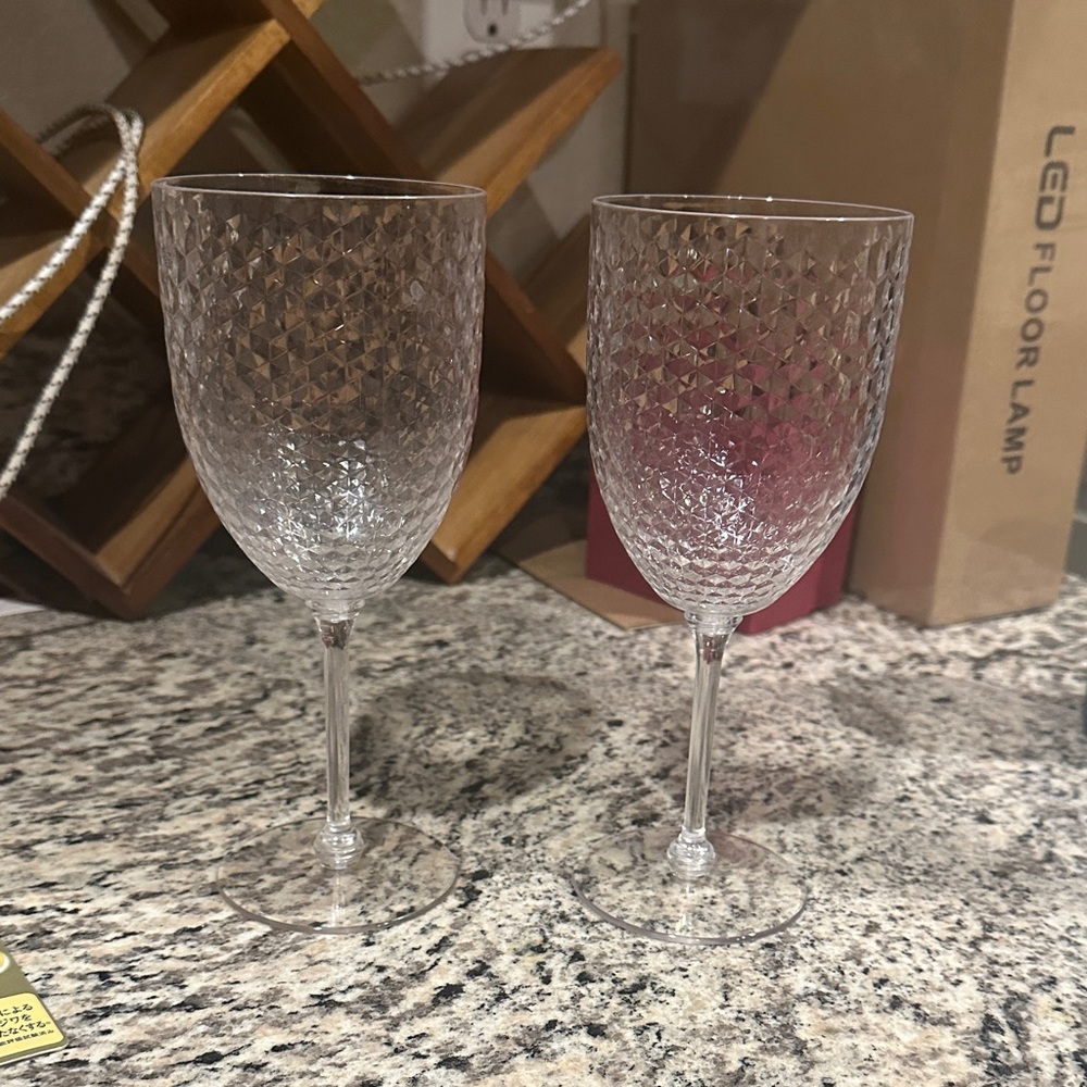 Elegant Clear Wine Glass Set